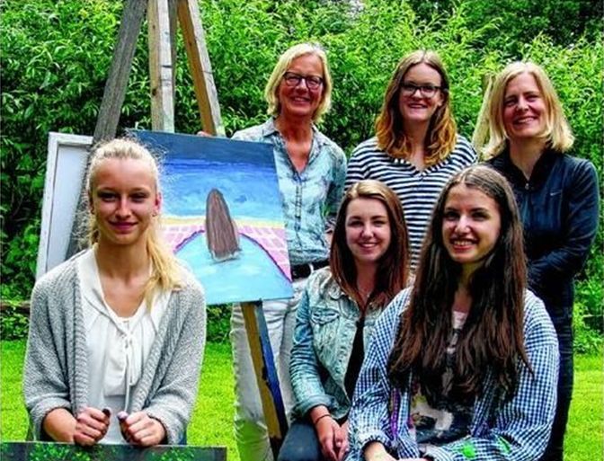 Mädchen malen ihre Stärken